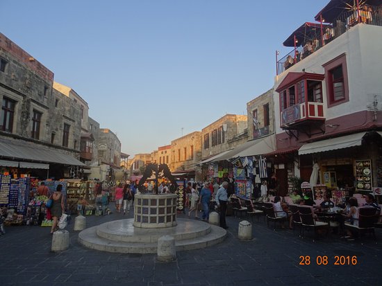 Evreon Martyron Square | Rhodes Town